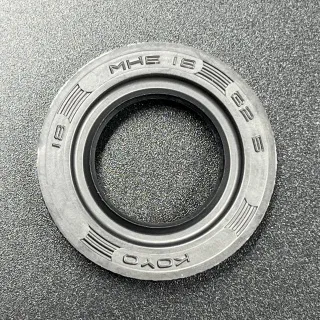 Сальник Yamaha (93106-18M01) (18x32x5) (Yamaha) картинка