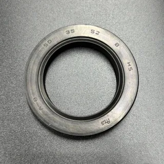 Сальник коленвала (нижний) Honda 25-30,60 (91201-ZE3-004) (35x52x8) (Honda) картинка
