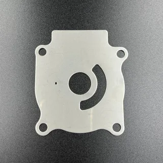 Пластина помпы охлаждения Suzuki DT20-40, DF25-50 (Sinera) картинка