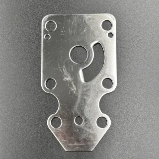 Пластина помпы охлаждения Yamaha 9.9-15, F9.9-15 (Sinera) картинка
