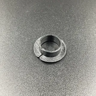 Втулка пластиковая ручки зажима капота Yamaha 4-250, F2-300 (PREMARINE) картинка