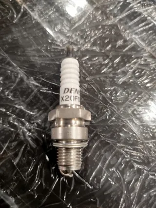 Свеча зажигания Honda bf8-20A,B (x20fsr-u) ( Ngk 4823 DR6HS ) картинка