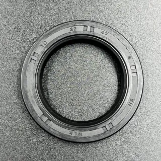 Сальник коленвала нижний Suzuki DF90-350A (09283-32044) (32x47x6)(Sinera) картинка