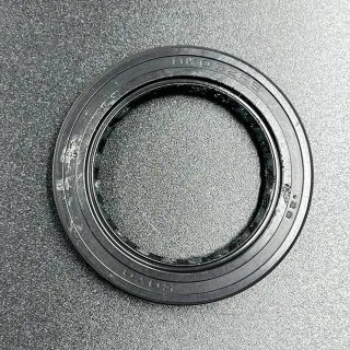 Сальник коленвала нижний Suzuki DF90-350A (09283-32044) (32x47x6) (Suzuki) картинка