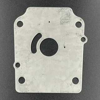 Пластина помпы охлаждения Suzuki DF70-90(A) (17471-87L00) (Suzuki) картинка