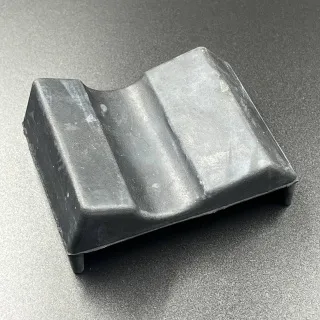 Демпфер лыжи снегохода Polaris (5521094) (SINERA) картинка