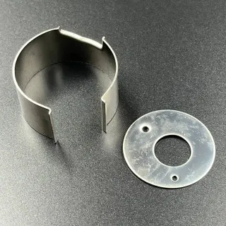 Стакан помпы охлаждения Suzuki DT9.9-15 (вкладыш и пластина) (Omax) картинка