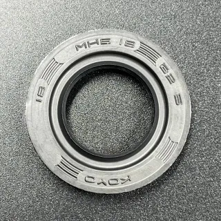 Сальник Yamaha (93106-18M01) (18x32x5) (Yamaha) картинка