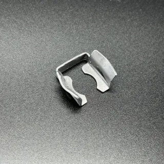 Скоба крепления инжектора стальная RETAINER-INJECTOR (Quicksilver) картинка