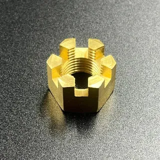 Гайка крепления гребного винта Suzuki DT9.9-15, DF9.9-15, DF8-20(A) (Suzuki) картинка