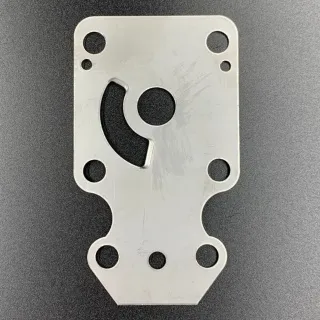 Пластина помпы охлаждения Yamaha F8-20 (Sinera) картинка