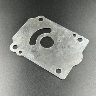 Пластина помпы охлаждения Suzuki DF150-250, DF150-250(A) (Osaka) картинка