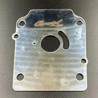 Пластина помпы охлаждения Suzuki DF70-90(A) (Omax) картинка