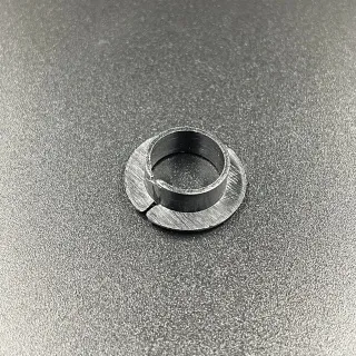 Втулка пластиковая ручки зажима капота Yamaha 4-250, F2-300 (PREMARINE) картинка