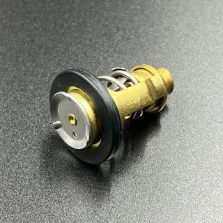 Термостат Suzuki DF90-300, DF70-90 60℃ (17670-90J01) (PREMARINE) картинка