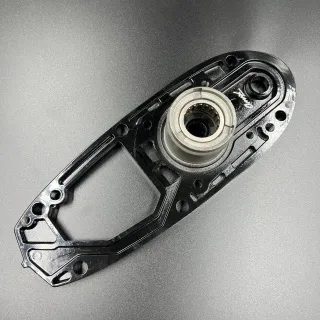 Основание помпы охлаждения Suzuki DT40, DF40-50 (56130-94413-0EP) (Omax) картинка
