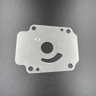 Пластина помпы охлаждения Suzuki DF25-30(A) (17471-94L00) (Suzuki) картинка