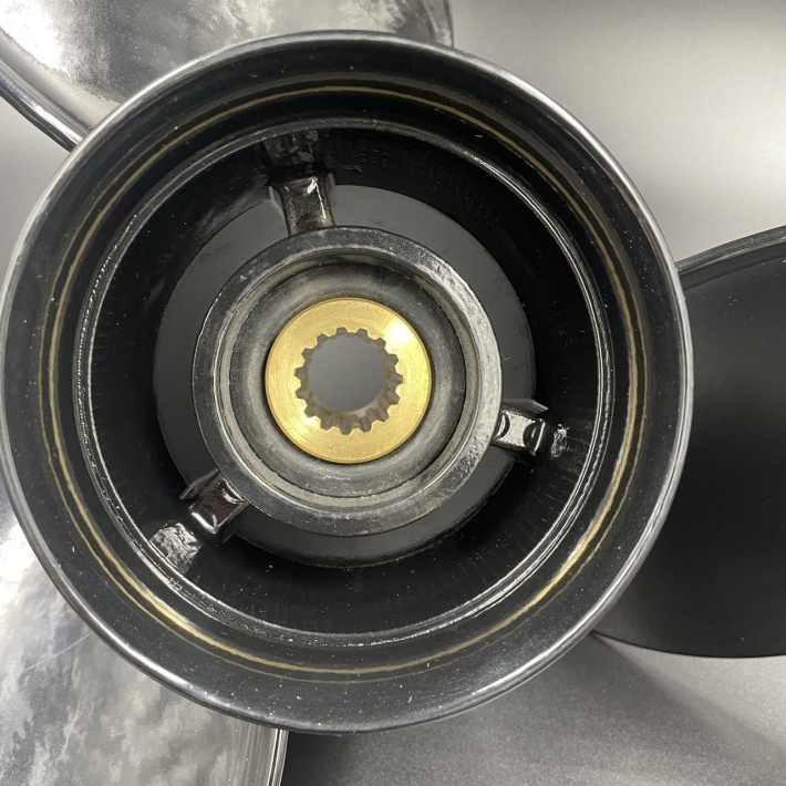3 Гребной винт Yamaha 150-300, F150-F275, F300B (E) Megara (3x14 1/4x21) (Polastorm) 5027-3143-21
