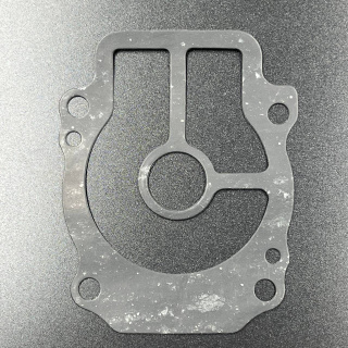 Прокладка под пластину помпы охлаждения Suzuki DF25-30(A) (Omax) картинка