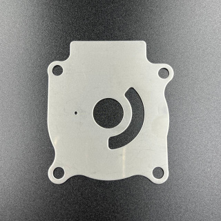 Пластина помпы охлаждения Suzuki DT20-40, DF25-50 (Sinera) картинка