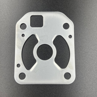 Пластина помпы охлаждения Tohatsu M40B2-M70C/B (PREMARINE) картинка