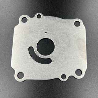 Пластина помпы охлаждения Suzuki DT90-100, DF60-140, DF100-140(A) (Osaka) картинка