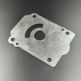 Пластина помпы охлаждения Suzuki DF150-250, DF150-250(A) (Osaka) картинка