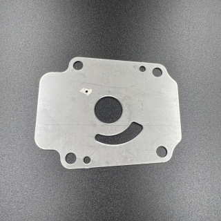 Пластина помпы охлаждения Suzuki DF25-30(A) (Suzuki) картинка