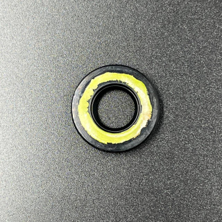 Сальник гребного вала Suzuki DF4-DF6A  (09282-12L05) (12x24x4.5) (Suzuki) картинка
