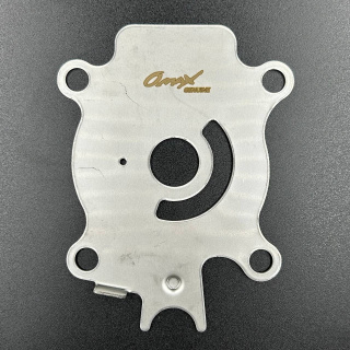 Пластина помпы охлаждения Suzuki DT40-65 (Omax) картинка